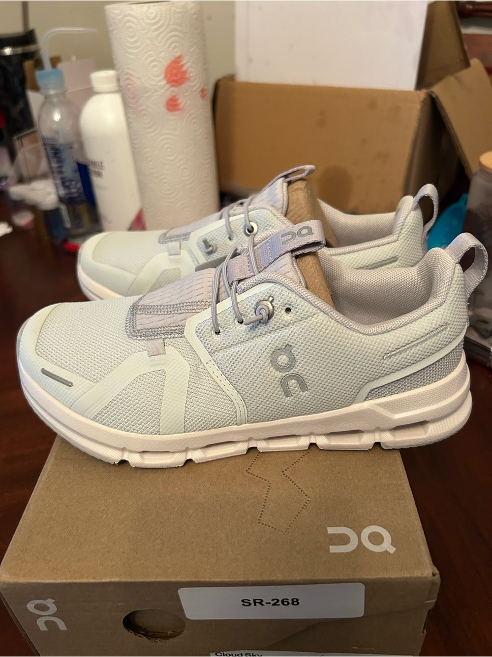 Women’s On Cloud Sneaker in White and Gray